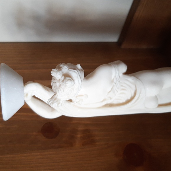 Alabaster Statue - Picture 5 of 7